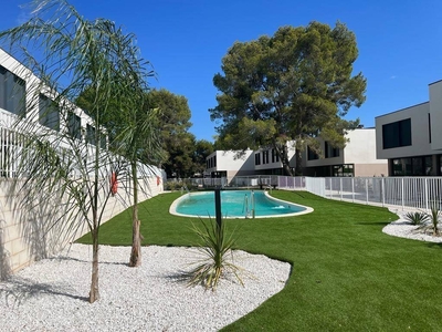 Alquiler Casa adosada en Simone De Beauvoir 2 L'Eliana. Con terraza 138 m²