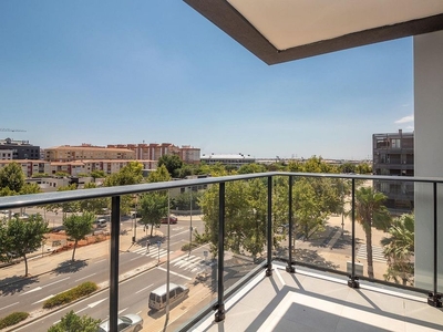 Alquiler de piso en avenida De Vila Real de 3 habitaciones con terraza y piscina