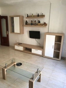 Alquiler de piso en calle Alfonso Gurrea de 4 habitaciones con muebles y aire acondicionado