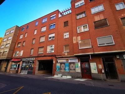 Alquiler de piso en Centro - Palencia de 3 habitaciones con terraza y calefacción