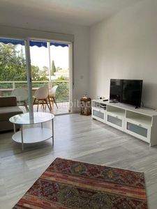 Alquiler piso en avenida del limonar 148 bonito y cuidado apartamento para corta temporada a escasos metros de la playa de las chapas - en Marbella
