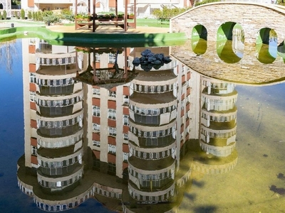 Ático en alquiler en Barrio de la Concepción de 3 habitaciones con terraza y piscina