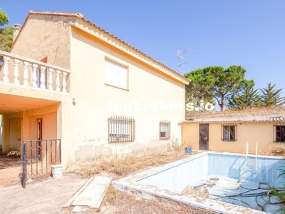 Chalet independiente con terreno en venta en la Avinguda de Sant Francesc' Onteniente