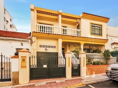 Chalet independiente con terreno en venta en la Calle Arco de la Cabeza' Málaga