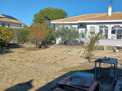 Chalet independiente con terreno en venta en la Calle Puerta Carmona' Valencina de la Concepción