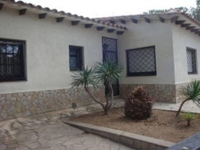 Chalet independiente con terreno en venta en la Canyelles