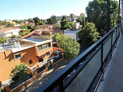 Piso en venta en Sector Sur - La Palmera - Reina Mercedes de 4 habitaciones con terraza y garaje