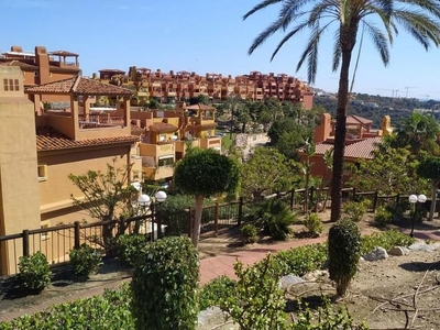Venta de ático en Cabo Pino - Reserva de Marbella de 2 habitaciones con terraza y piscina