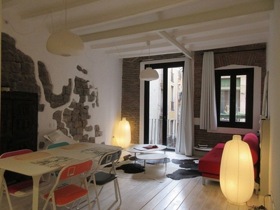 Venta de piso en Sant Pere, Santa Caterina i la Ribera de 1 habitación con muebles y balcón