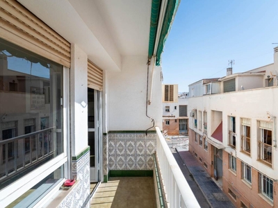 Venta Piso Almería. Piso de tres habitaciones Con terraza