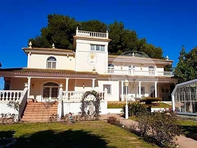 Villa con terreno en venta en la 606' Paterna