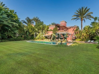 Villa con terreno en venta en la Bulevar del Príncipe Alfonso de Hohenlohe' Marbella