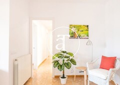 Alquiler piso apartamento de alquiler temporal con 3 habitaciones dobles y terraza privada en eixample en Barcelona