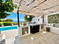 Chalet con 3 habitaciones amueblado con parking, piscina, calefacción, aire acondicionado y vistas al mar en Benalmádena