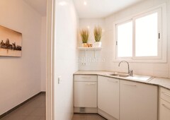 Piso alto y soleado. piso alquilado en rentabilidad 850€/mes. en Barcelona