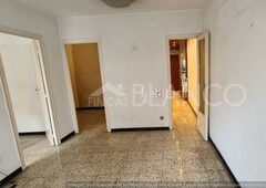 Planta baja piso junto al mercado de Collblanc en Hospitalet de Llobregat (L´)