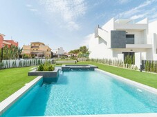 Venta Casa unifamiliar Torrevieja. Con terraza 82 m²