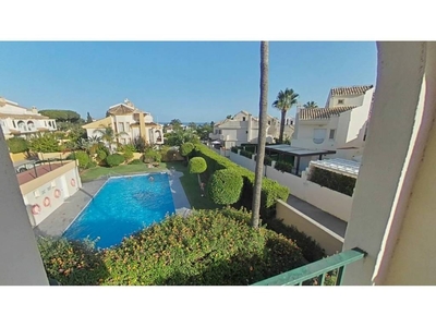 Alquiler Casa adosada en Avenida Playa del Arenal Marbella. Buen estado con terraza 190 m²