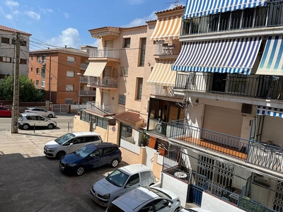 Alquiler de piso en avenida Parlament de Catalunya de 2 habitaciones con terraza y garaje