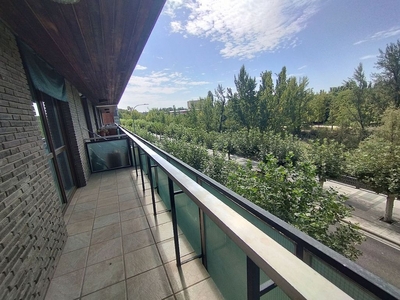 Alquiler de piso en Centro - Palencia de 3 habitaciones con terraza y garaje