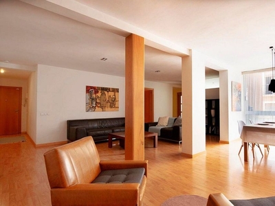 Alquiler de piso en Eixample de 3 habitaciones con muebles y aire acondicionado
