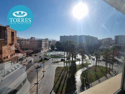 Alquiler Piso Málaga. Piso de cuatro habitaciones Quinta planta con terraza