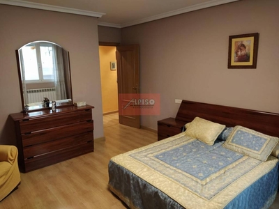 Alquiler Piso Ourense. Piso de cuatro habitaciones Con terraza calefacción individual