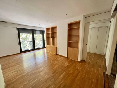 Alquiler Piso Sabadell. Piso de una habitación en Plaza Lluis Casassas. Buen estado segunda planta