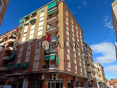 Alquiler Piso Talavera de la Reina. Piso de dos habitaciones en Calle Alférez Provisional. Buen estado cuarta planta con terraza