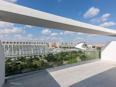 Alquiler Piso València. Piso de tres habitaciones Plaza de aparcamiento con terraza