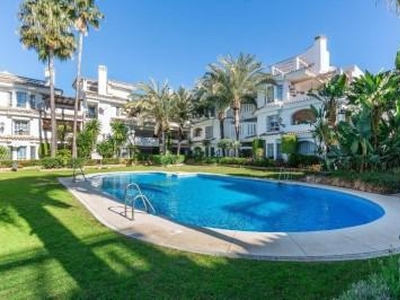Apartamento en venta en La Dama de Noche-La Alzambra, Marbella