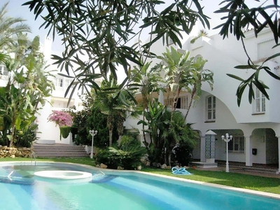 Apartamento en venta en Nagüeles Alto, Marbella, Málaga