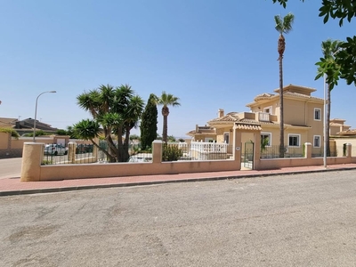 Chalet en venta en La Siesta, Torrevieja, Alicante