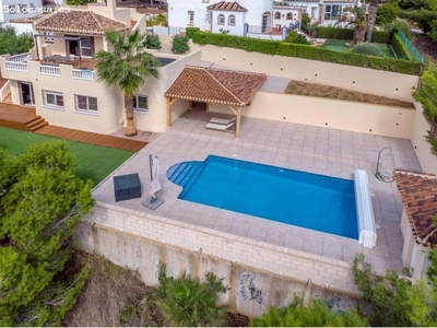 Preciosa Villa en Los Dolses, Orihuela Costa.