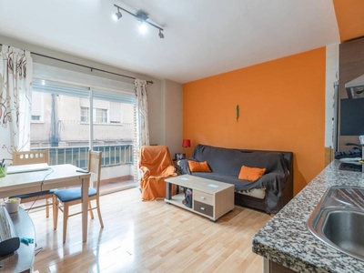 Venta Piso Granada. Piso de una habitación en Acera canasteros. Primera planta con balcón