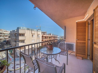 Venta Piso Palma de Mallorca. Piso de tres habitaciones Tercera planta con balcón