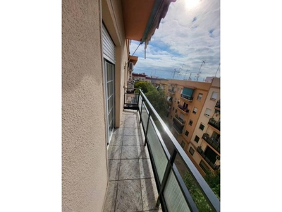 Venta Piso Torrent (València). Piso de tres habitaciones Buen estado cuarta planta con balcón