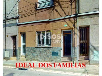 Casa adosada en venta en Carrer de Figueres, 8