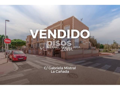 Dúplex en venta en Calle Gabriela Mistral en La Cañada-Costacabana-Loma Cabrera-El Alquián por 170.000 €