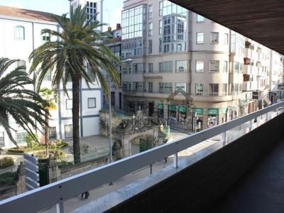 Venta de piso con terraza en Ourense