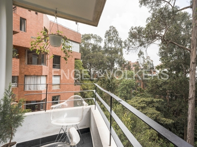 Apartamento con balcón y vista para venta en Rosales