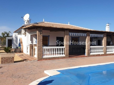 Villa en venta en Coín