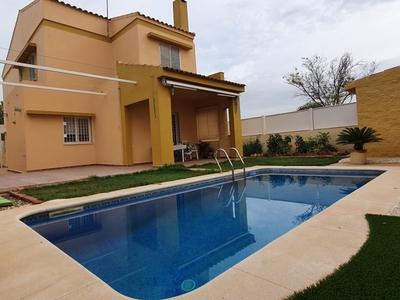 Venta de casa con piscina y terraza en Umbrete, ZONA RESIDENCIAL MUY TRANQUILA