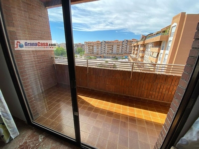 Alquiler de piso en calle Doctor Rojas Ballesteros de 4 habitaciones con terraza y muebles