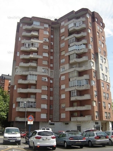 Alquiler de piso en calle Iturritxu de 3 habitaciones con muebles y balcón