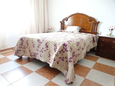 Alquiler de piso en Centro - Huelva de 3 habitaciones con terraza y muebles