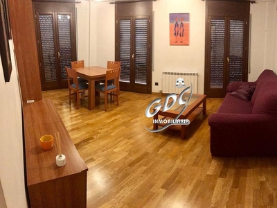 Alquiler de piso en Centro - Teruel de 2 habitaciones con muebles y balcón