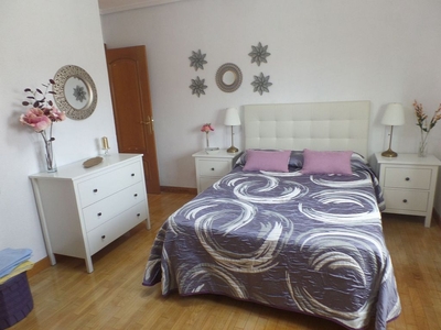 Alquiler de piso en Delicias - San Isidro de 4 habitaciones con terraza y muebles