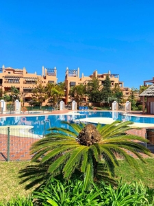 Alquiler de piso en urbanización Hacienda del Sol de 3 habitaciones con terraza y piscina