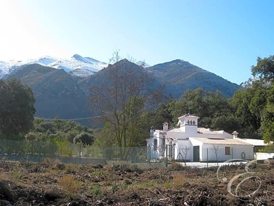 Casa con terreno en Zafarraya